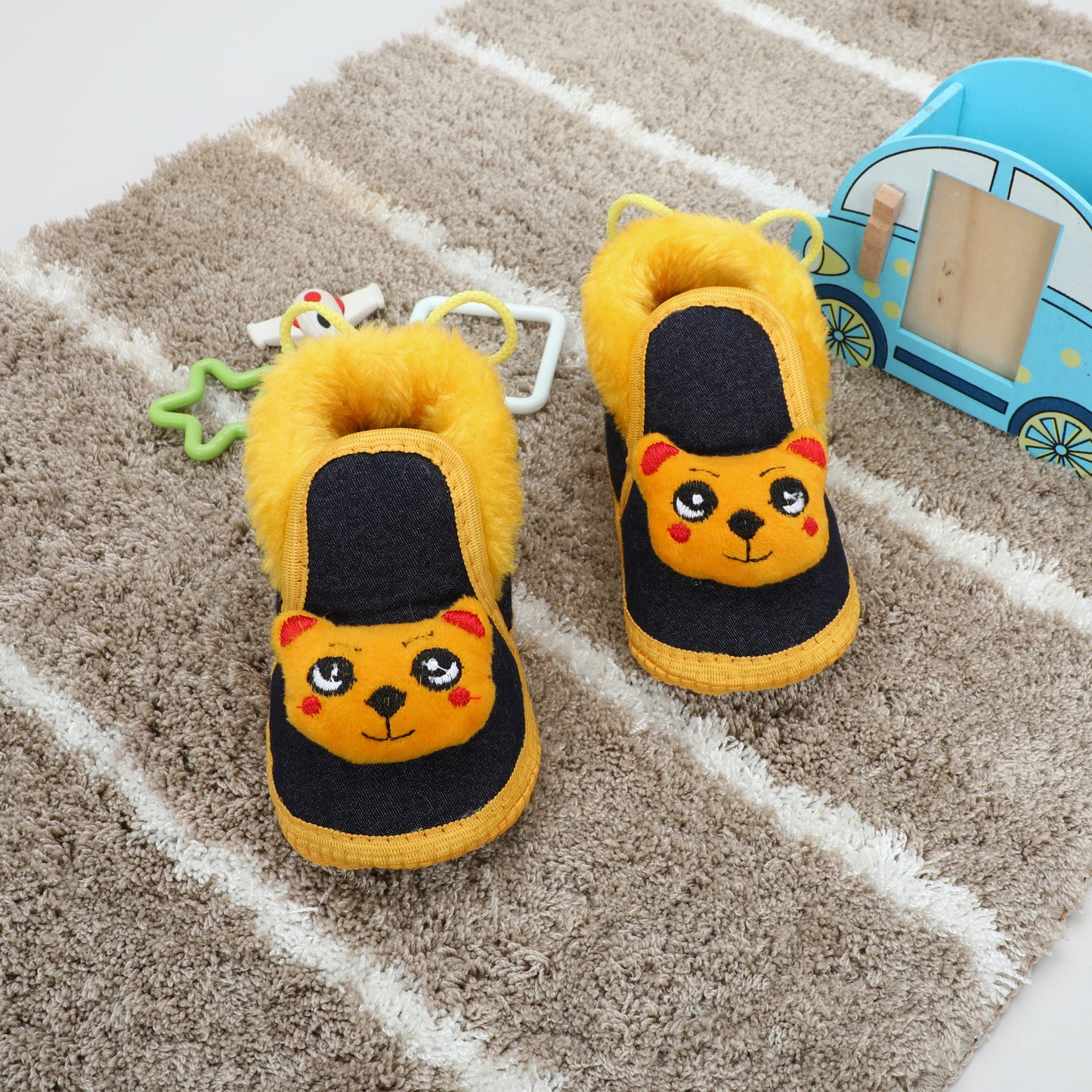 Denim Fur – Trendy & Warm Baby Booties in Denim Style